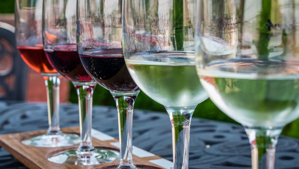 Come sembrare esperti di vino in tre semplici mosse